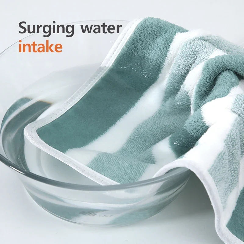 Ultra-Absorbent Bath Towel - Soft & Quick-Drying Terry Cloth for Bathroom