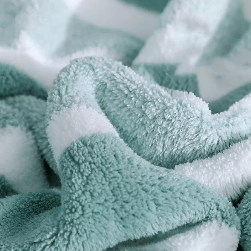 Ultra-Absorbent Bath Towel - Soft & Quick-Drying Terry Cloth for Bathroom