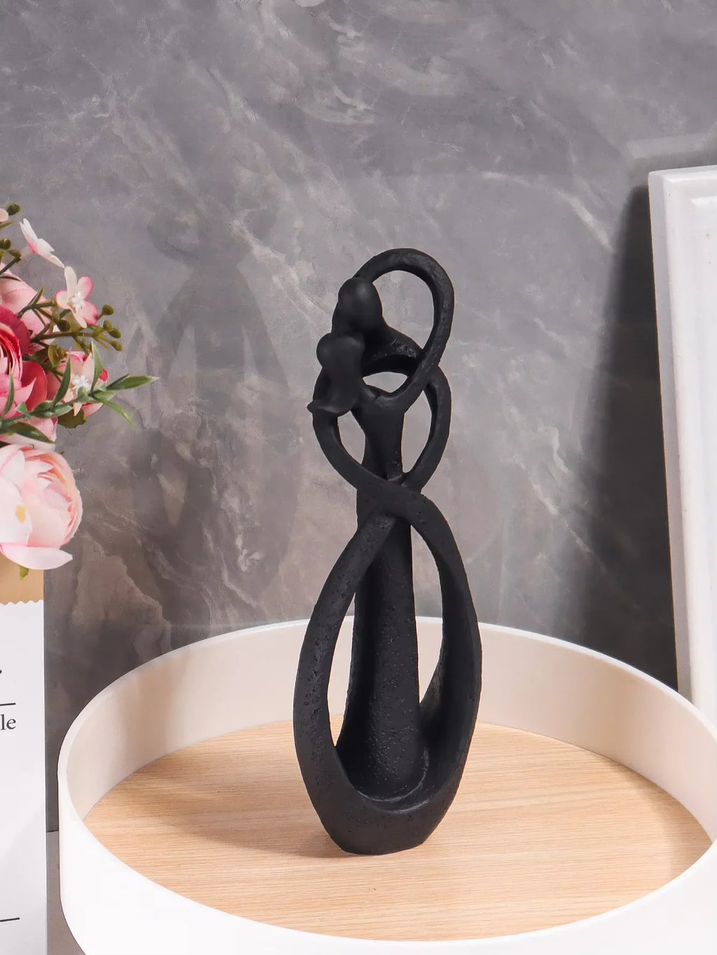 Nordic Embracing Couple Sculpture - Modern Minimalist Home Decor