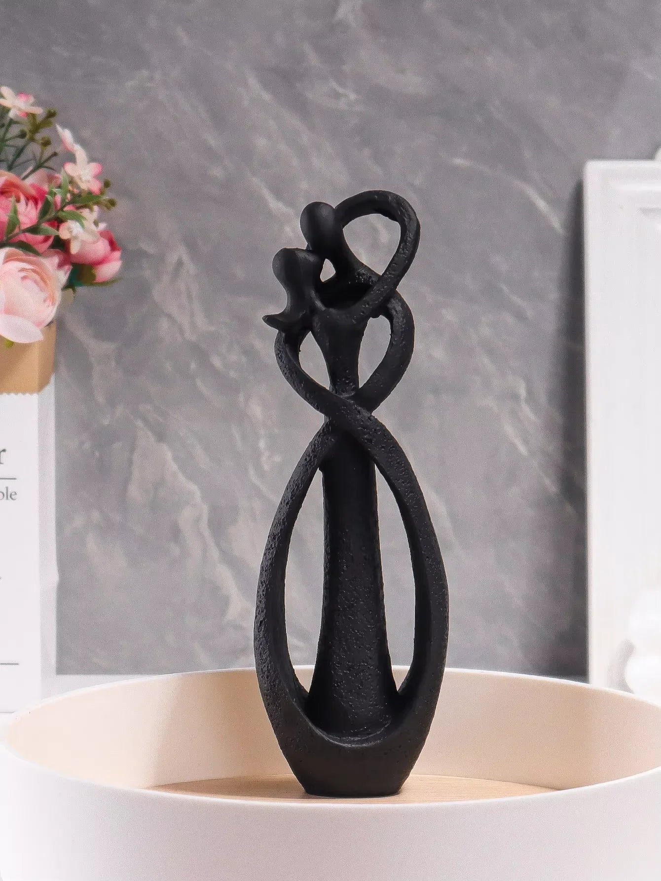 Nordic Embracing Couple Sculpture - Modern Minimalist Home Decor